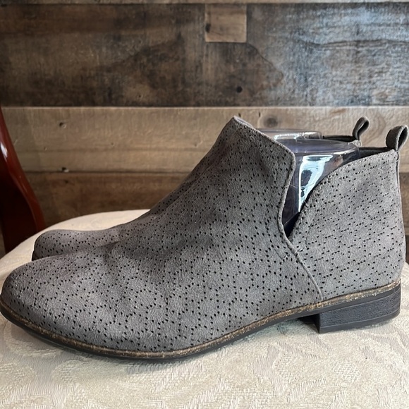 Dr. Scholls Womens Rate Gray Grey Microfiber Perforated Zip Ankle Boots 9 wide - Picture 3 of 9